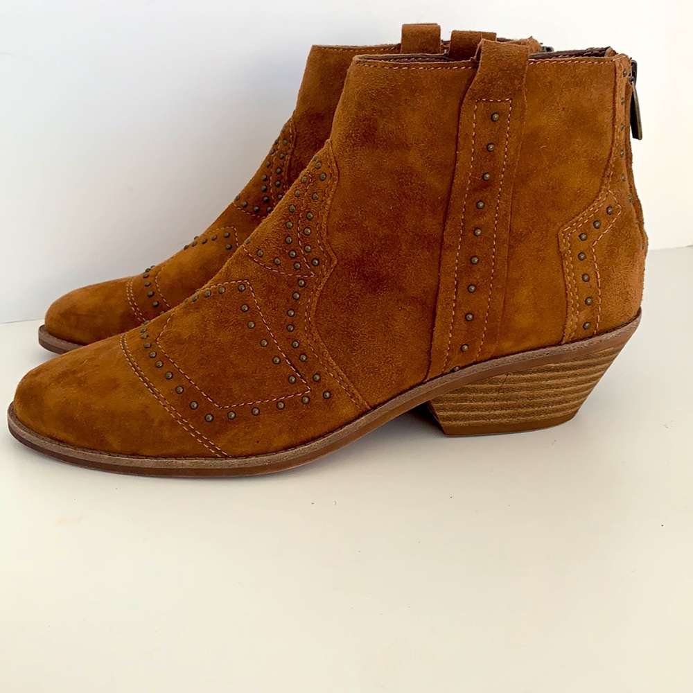 Vince Camuto Tamera Cocoa Bear Ankle Studded Suede Boots 8.5 W